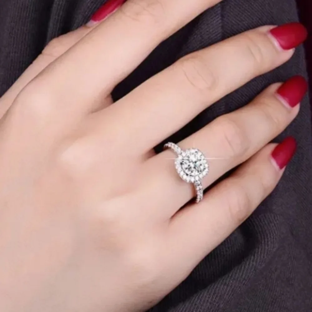 Stunning 925 sterling silver Moissanite solitaire 0.05 carat engagement ring sz6